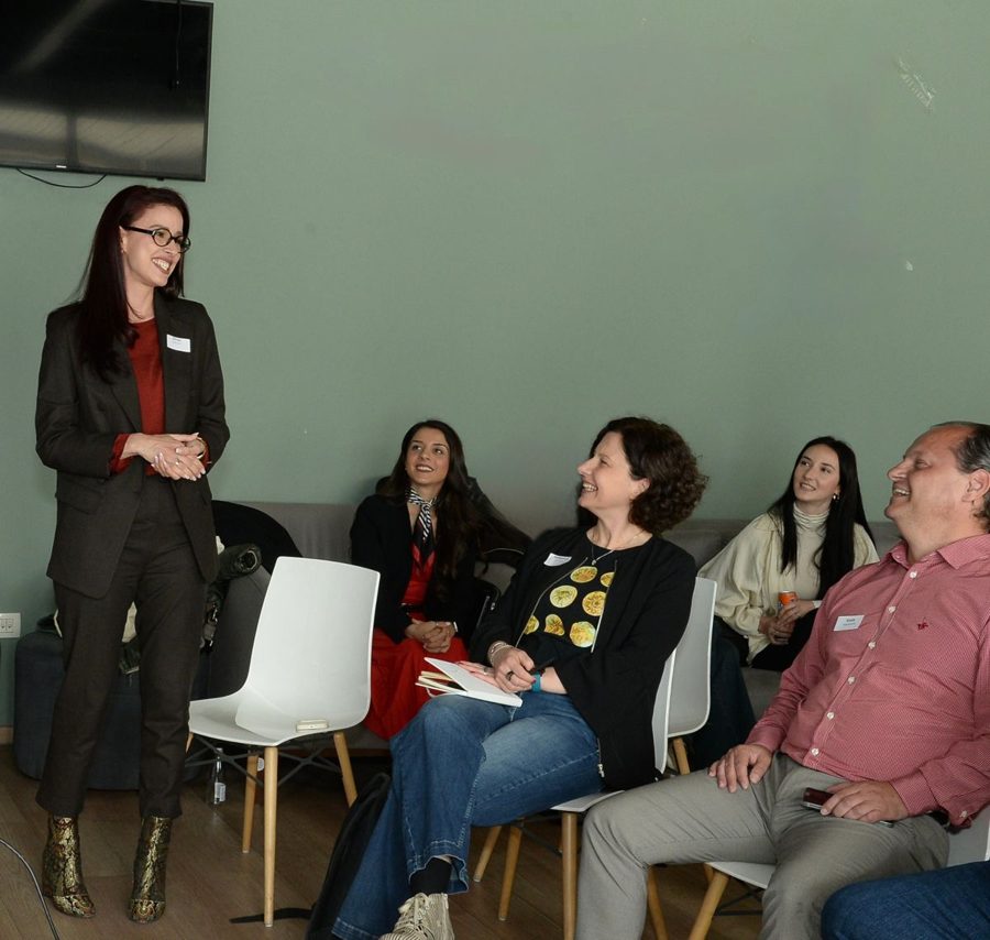 Silvija Gelevski leading a session with founders and teams.