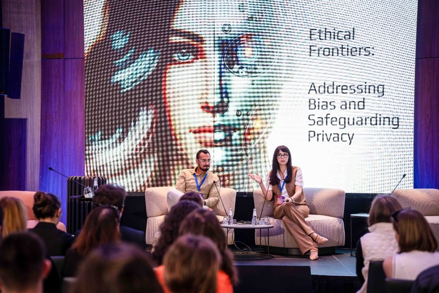 Silvija Gelevski moderating a conference session on AI.