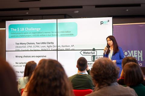 Silvija Gelevski speaking on 10/10 NPS Playbook and customer success.